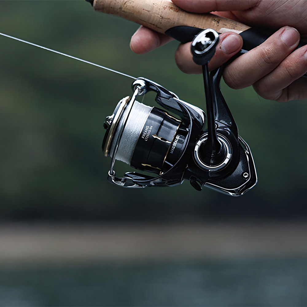 รอกตกปลาไดว่า รุ่นเฟรมส์ ปี 20 - Shimano Reel Stradic บทวิจารณ์และราคา
